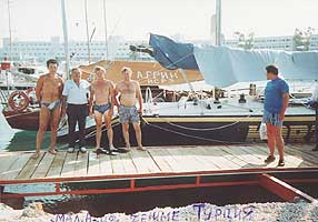 Экипаж в яхт-клубе «Золотой Дельфин»